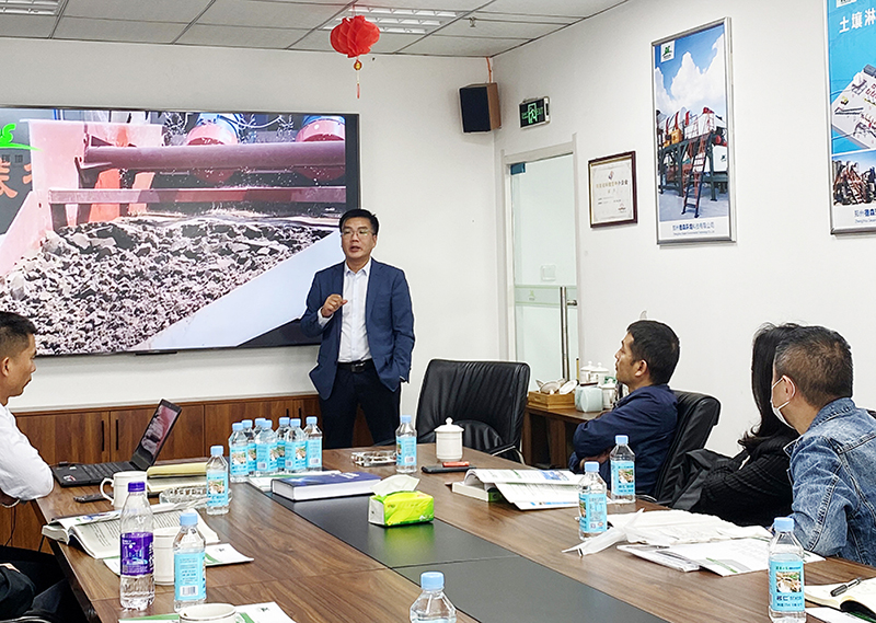 华中科技大学、中南大学一行莅临w66最给力生产基地会谈