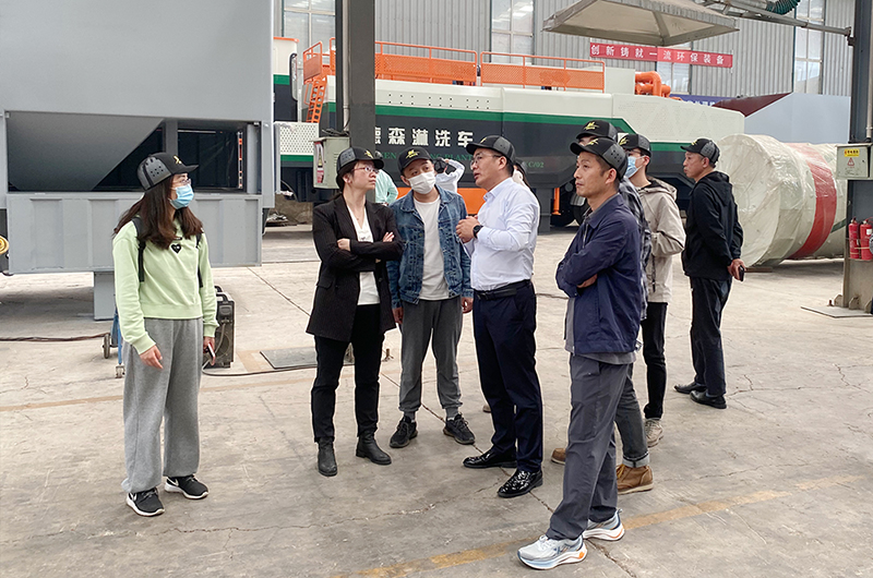 华中科技大学、中南大学一行莅临w66最给力生产基地考察调研